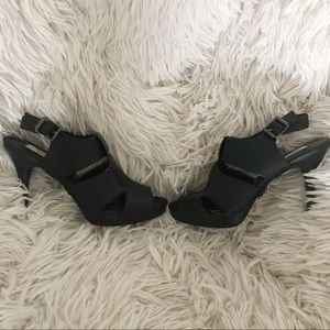 • simply vera vera wang heels | 6 •